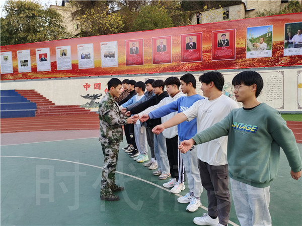 163644599845920.jpg 訓(xùn)練隊(duì)列2.jpg